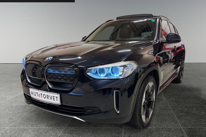Blå BMW iX3 fra 2021