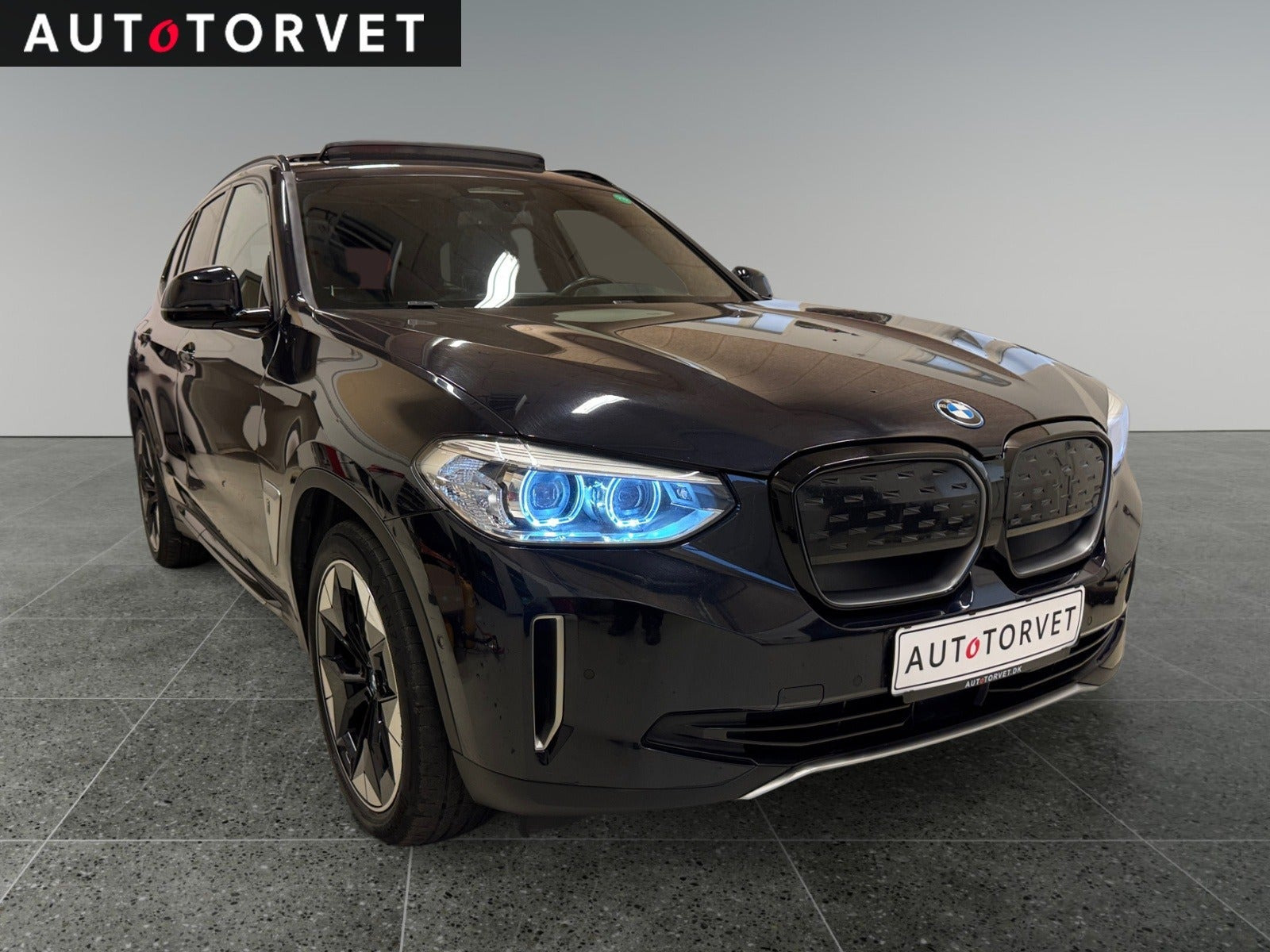 Blå BMW iX3 fra 2021