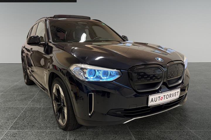 Blå BMW iX3 fra 2021