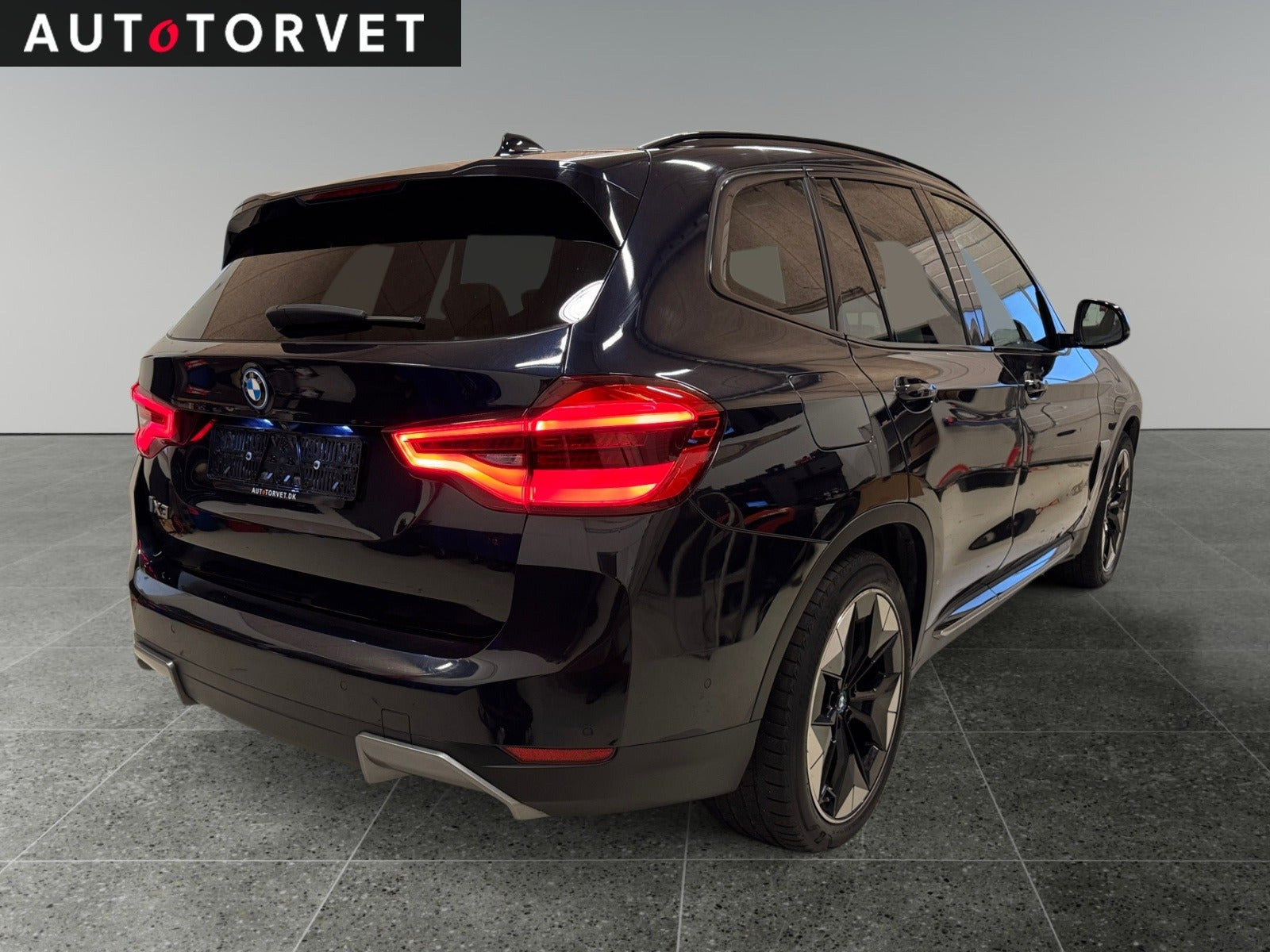 Blå BMW iX3 fra 2021