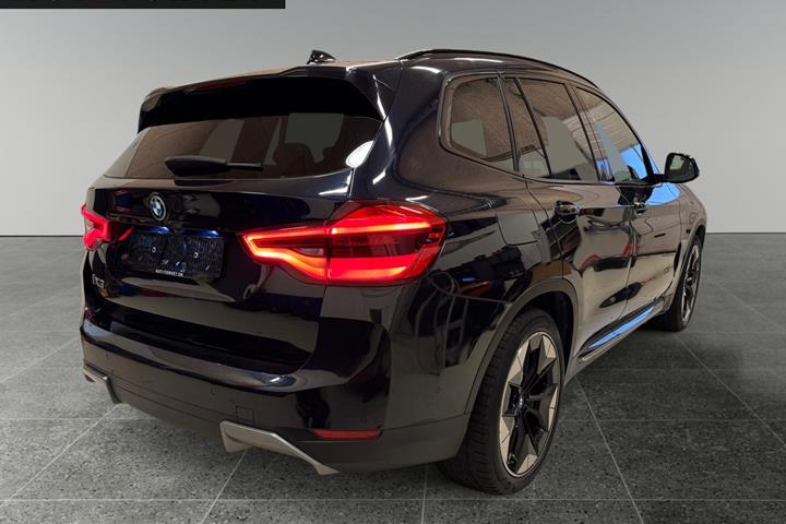 Blå BMW iX3 fra 2021