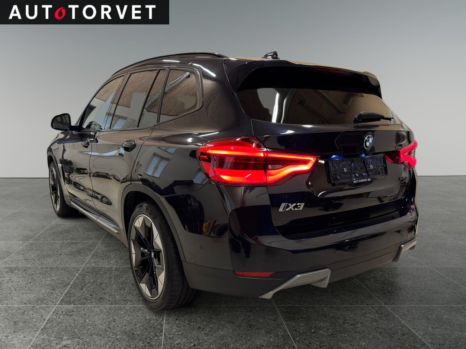 Blå BMW iX3 fra 2021