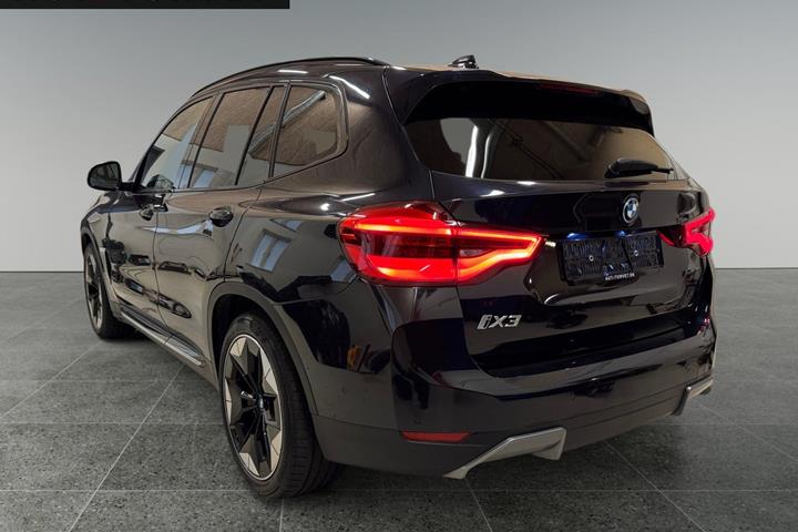 Blå BMW iX3 fra 2021