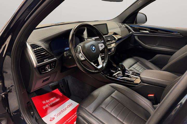 Blå BMW iX3 fra 2021