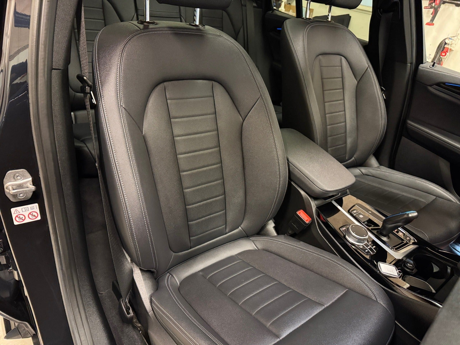 Blå BMW iX3 fra 2021