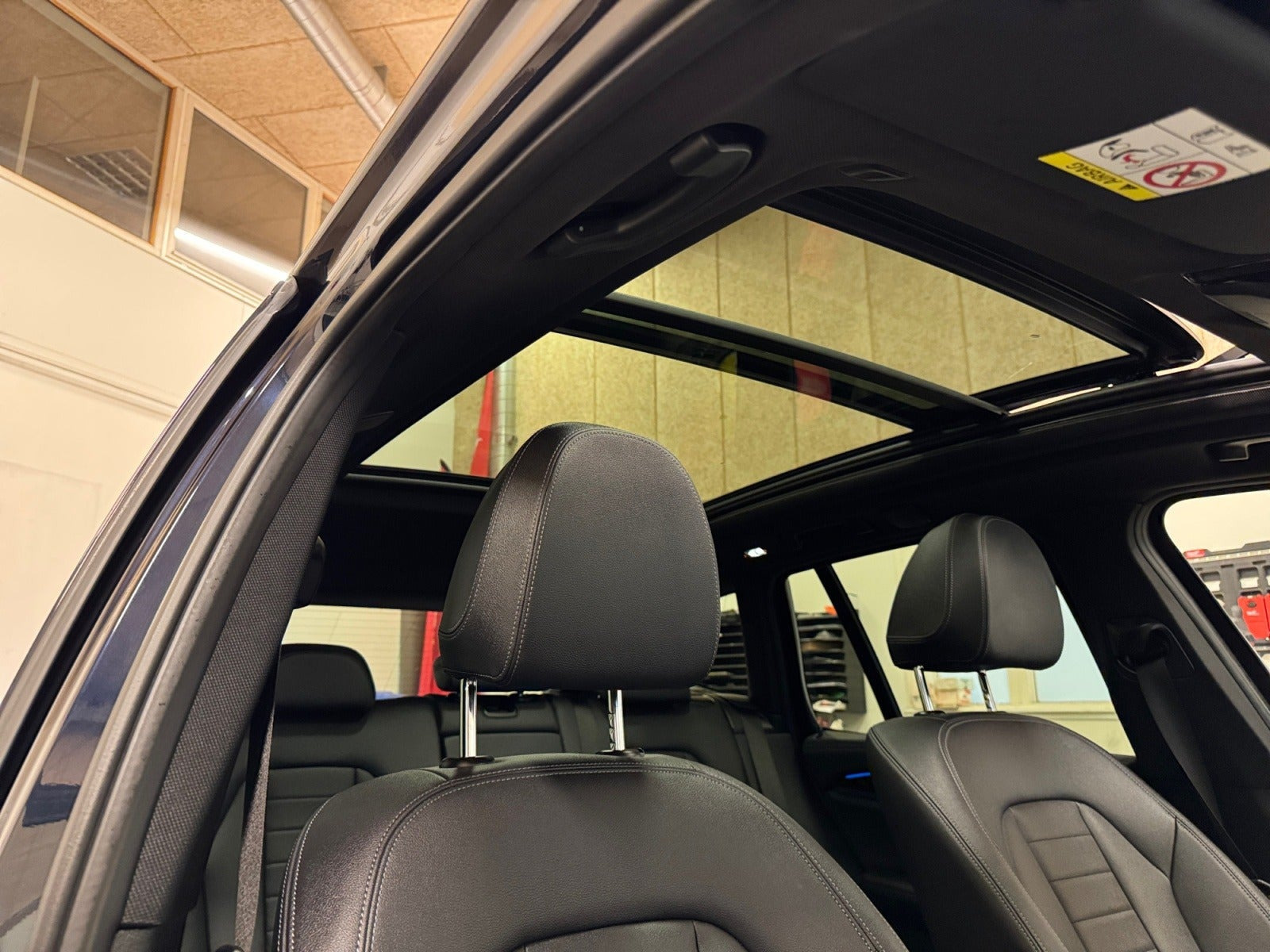 Blå BMW iX3 fra 2021