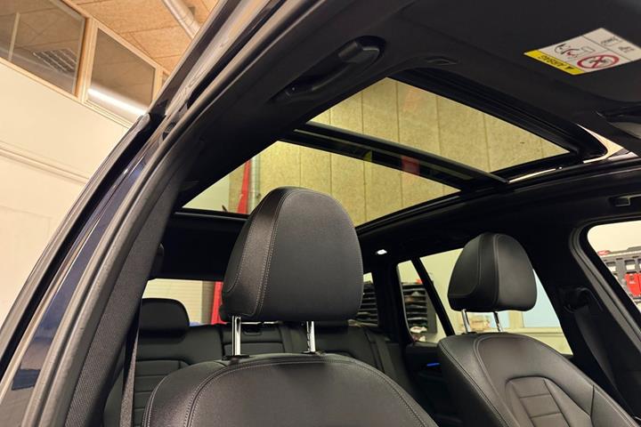 Blå BMW iX3 fra 2021