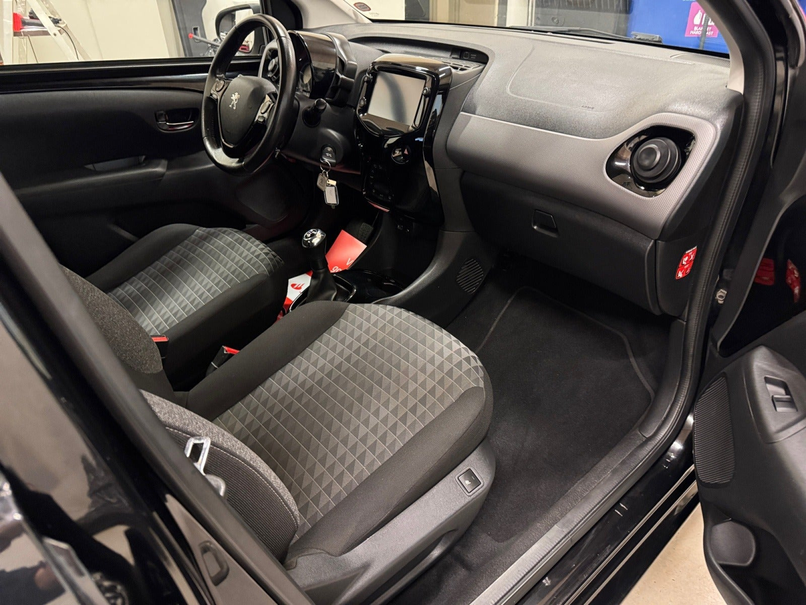 Sort Peugeot 108 fra 2020