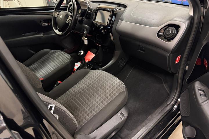 Sort Peugeot 108 fra 2020