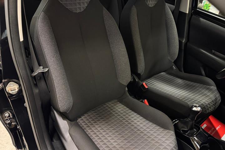 Sort Peugeot 108 fra 2020