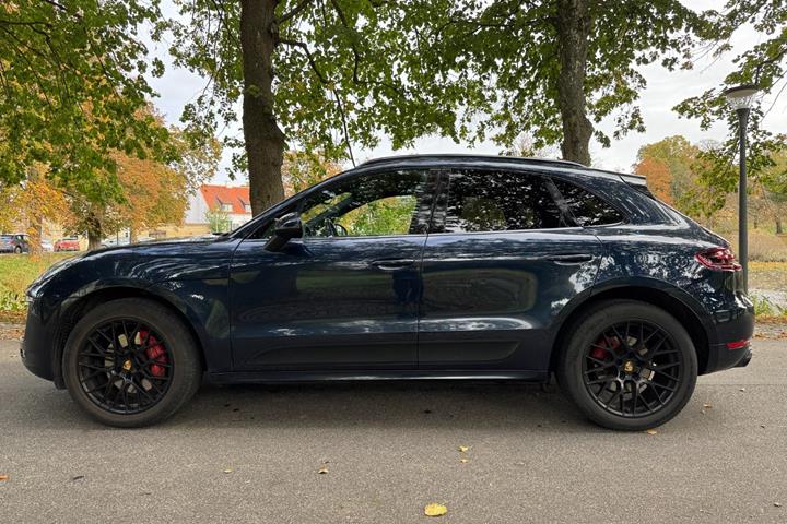 Grøn Porsche Macan GTS fra 2017