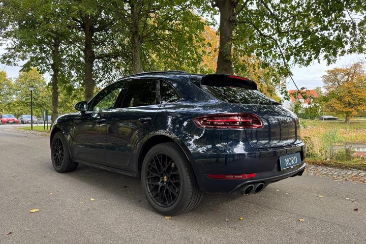 Grøn Porsche Macan GTS fra 2017