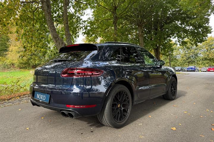 Grøn Porsche Macan GTS fra 2017