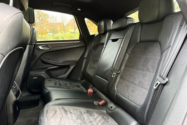Grøn Porsche Macan GTS fra 2017