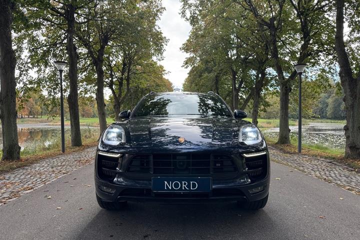 Grøn Porsche Macan GTS fra 2017