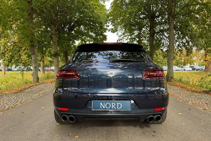 Grøn Porsche Macan GTS fra 2017