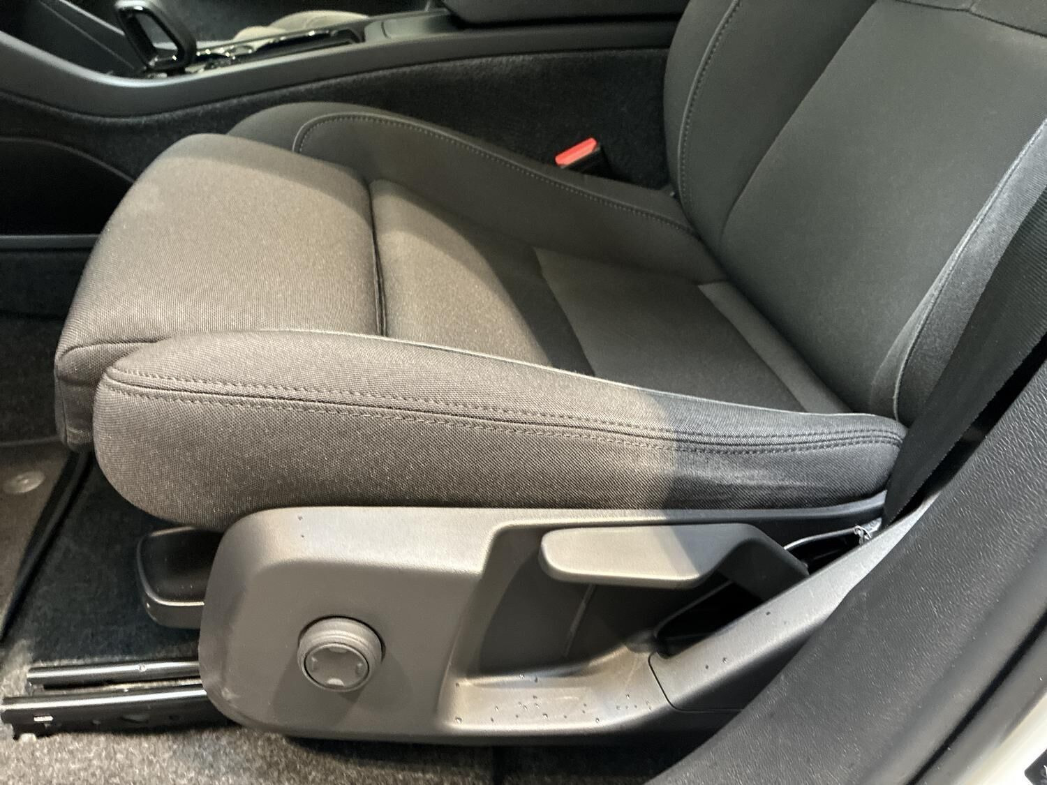 Hvid Volvo XC40 fra 2024