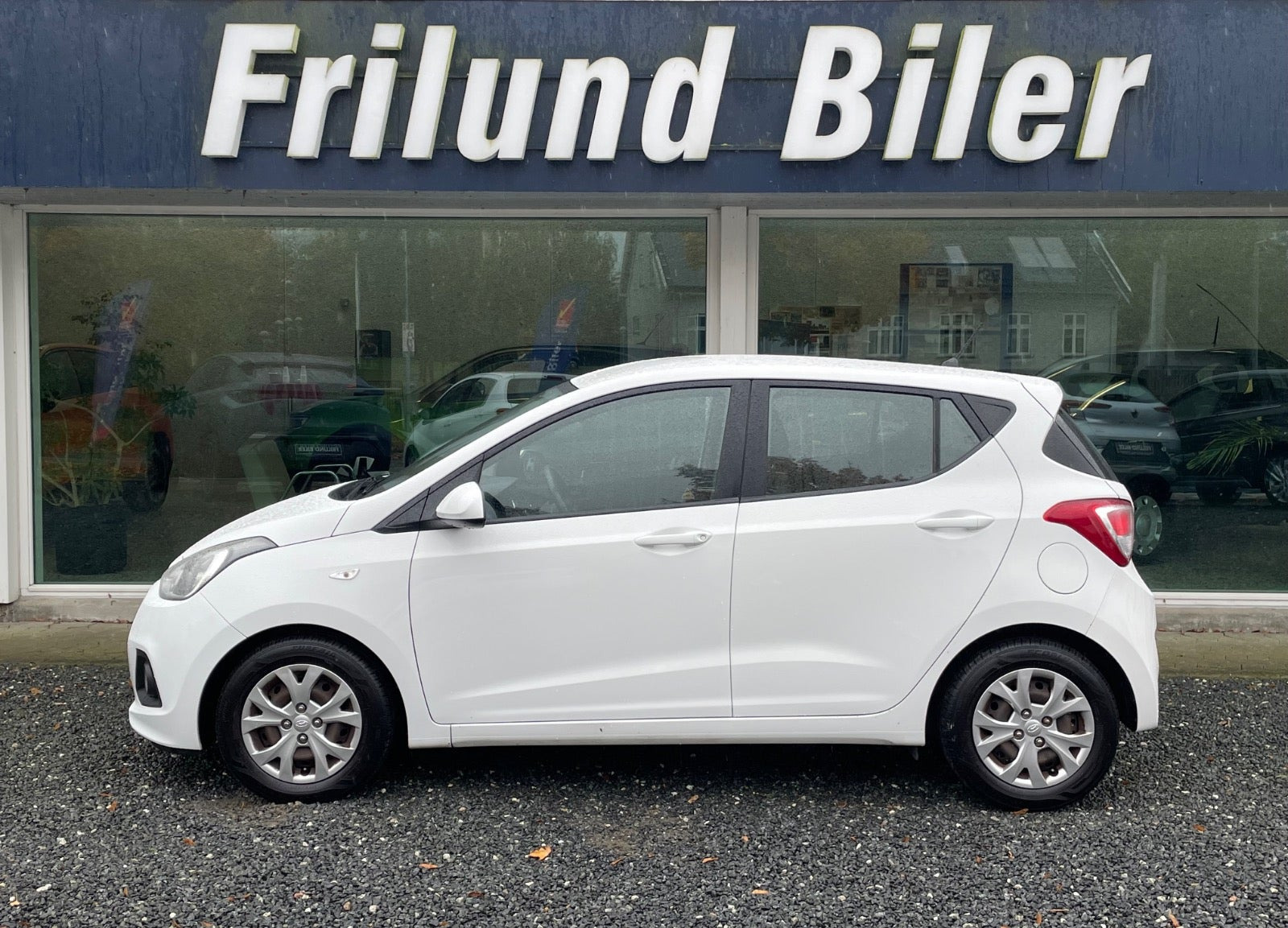 Hvid Hyundai i10 fra 2015