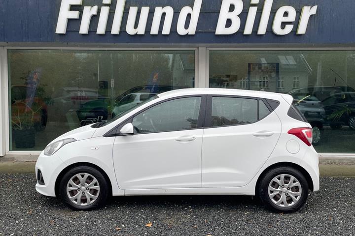 Hvid Hyundai i10 fra 2015