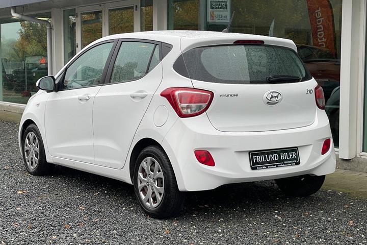 Hvid Hyundai i10 fra 2015