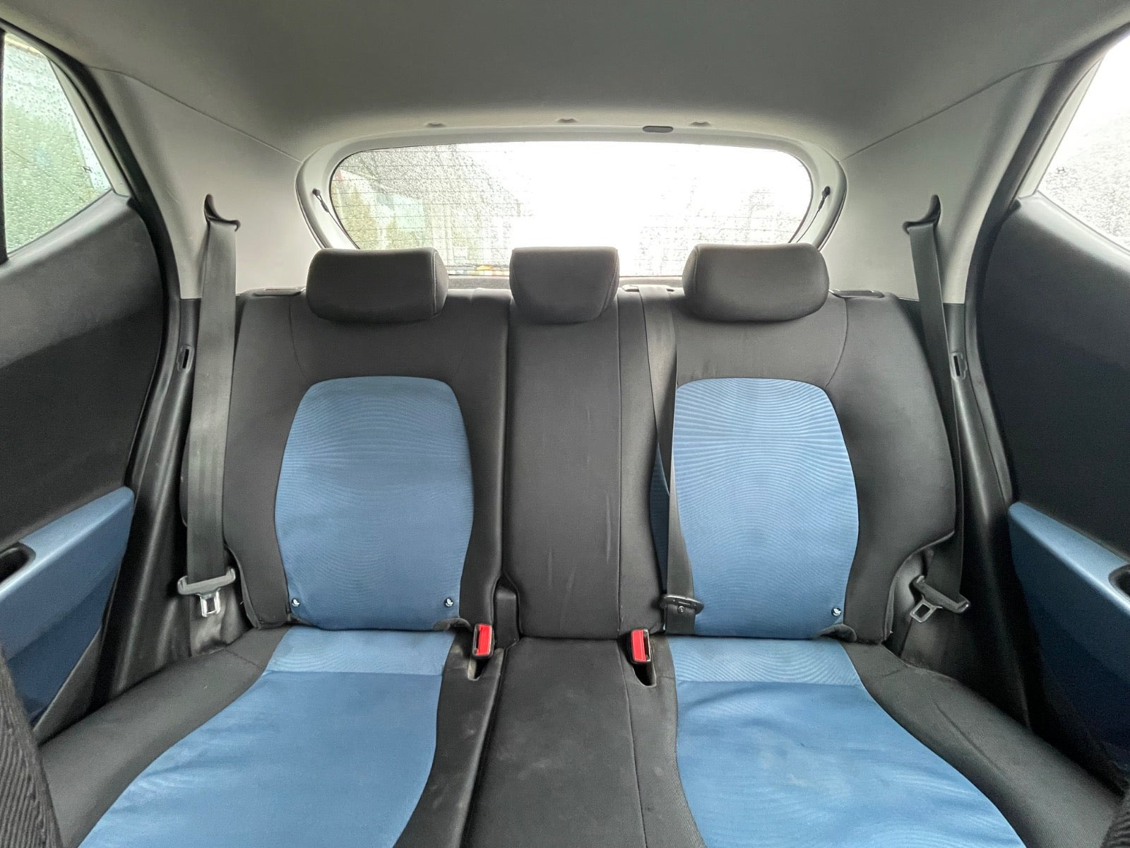 Hvid Hyundai i10 fra 2015