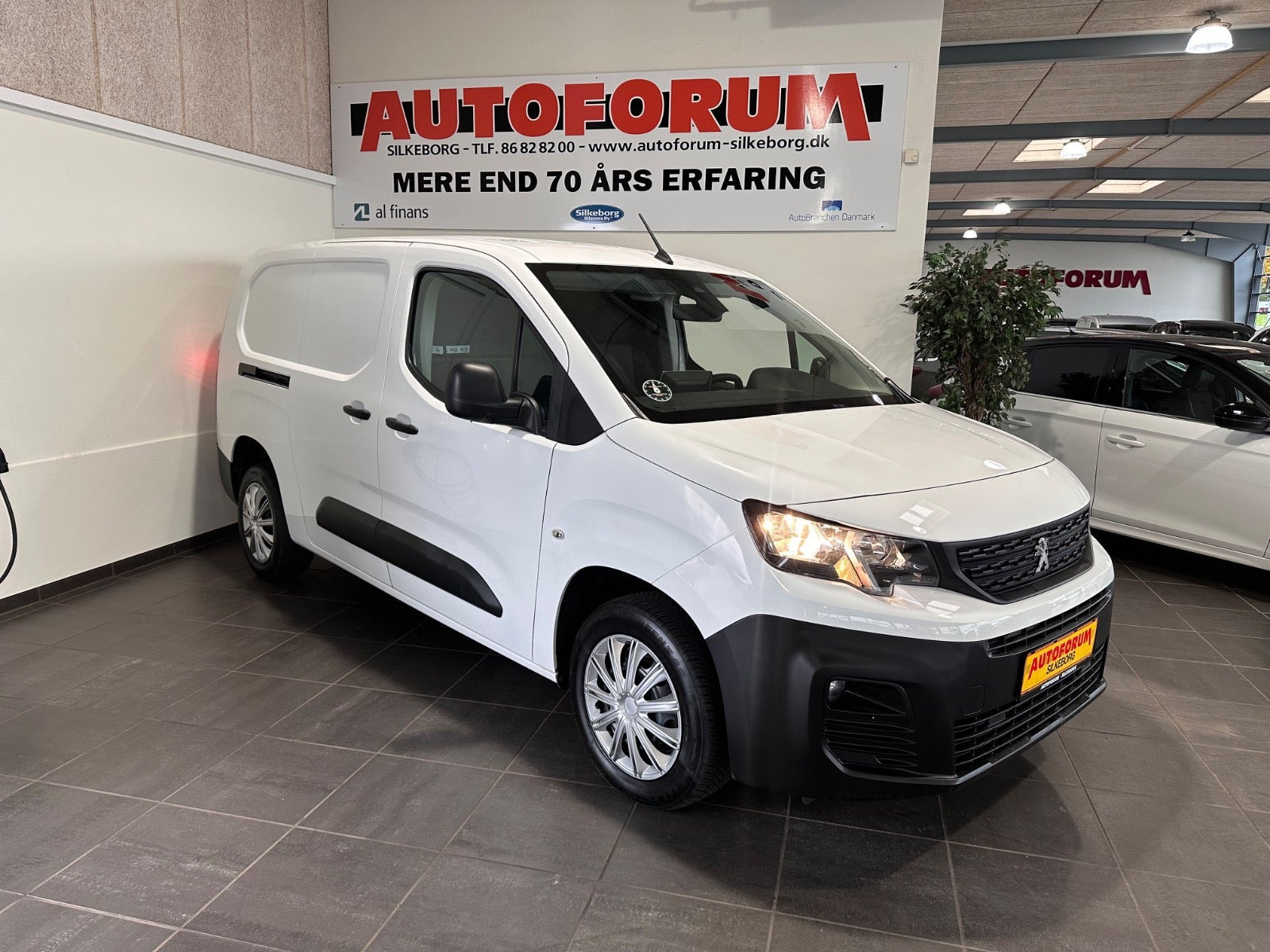 Peugeot Partner 1,5 BlueHDi 100 L2V2 Plus Van