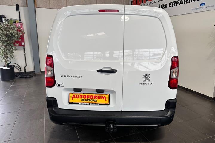 Hvid Peugeot Partner fra 2021