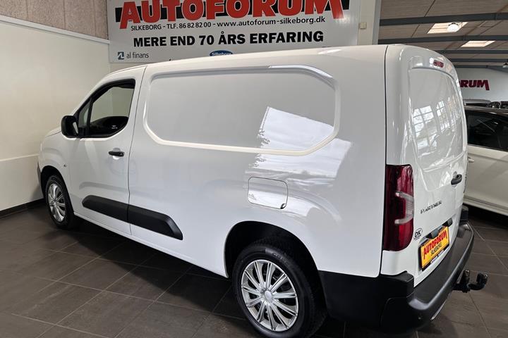 Hvid Peugeot Partner fra 2021