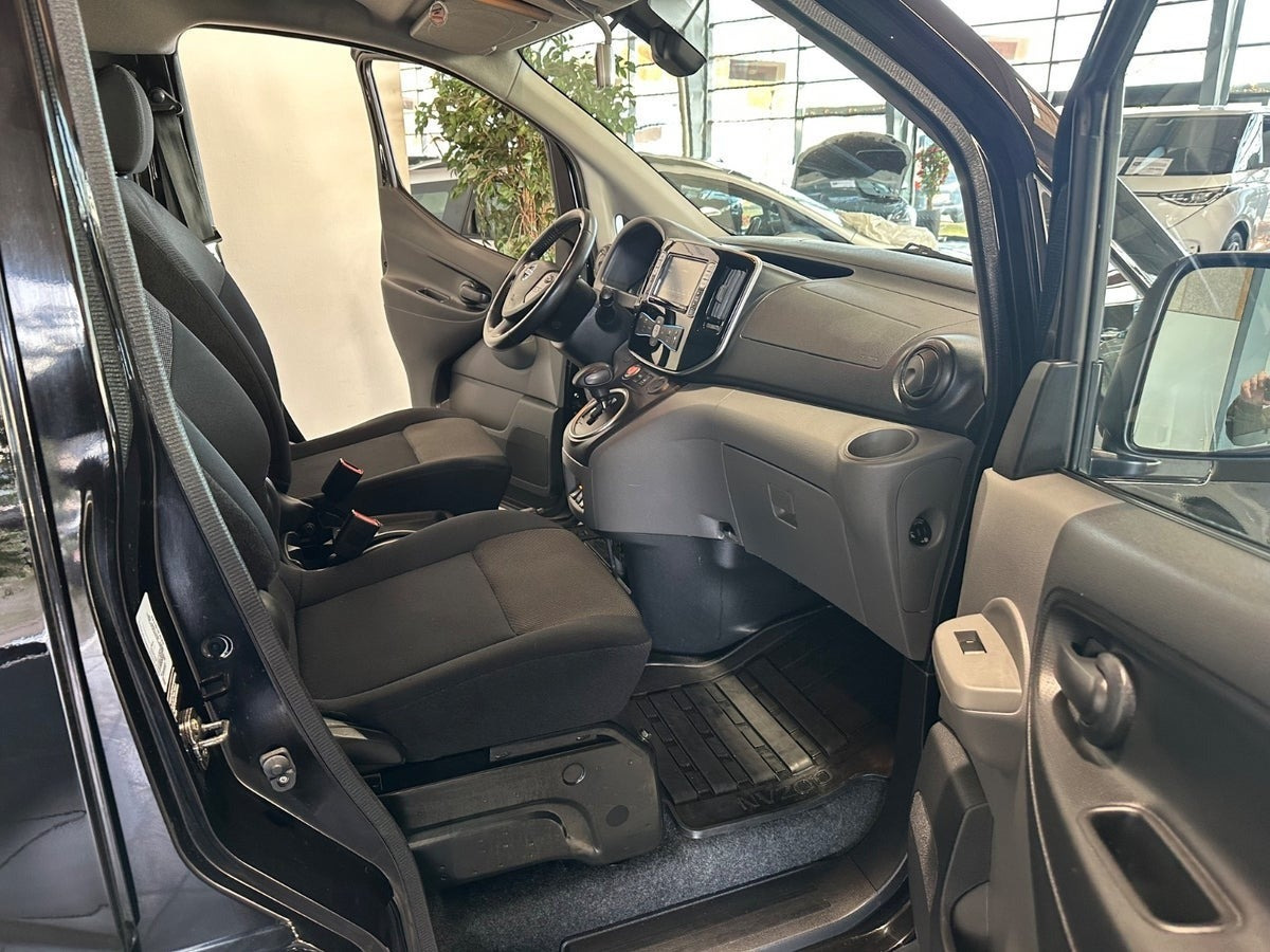 Sort Nissan e-NV200 fra 2022