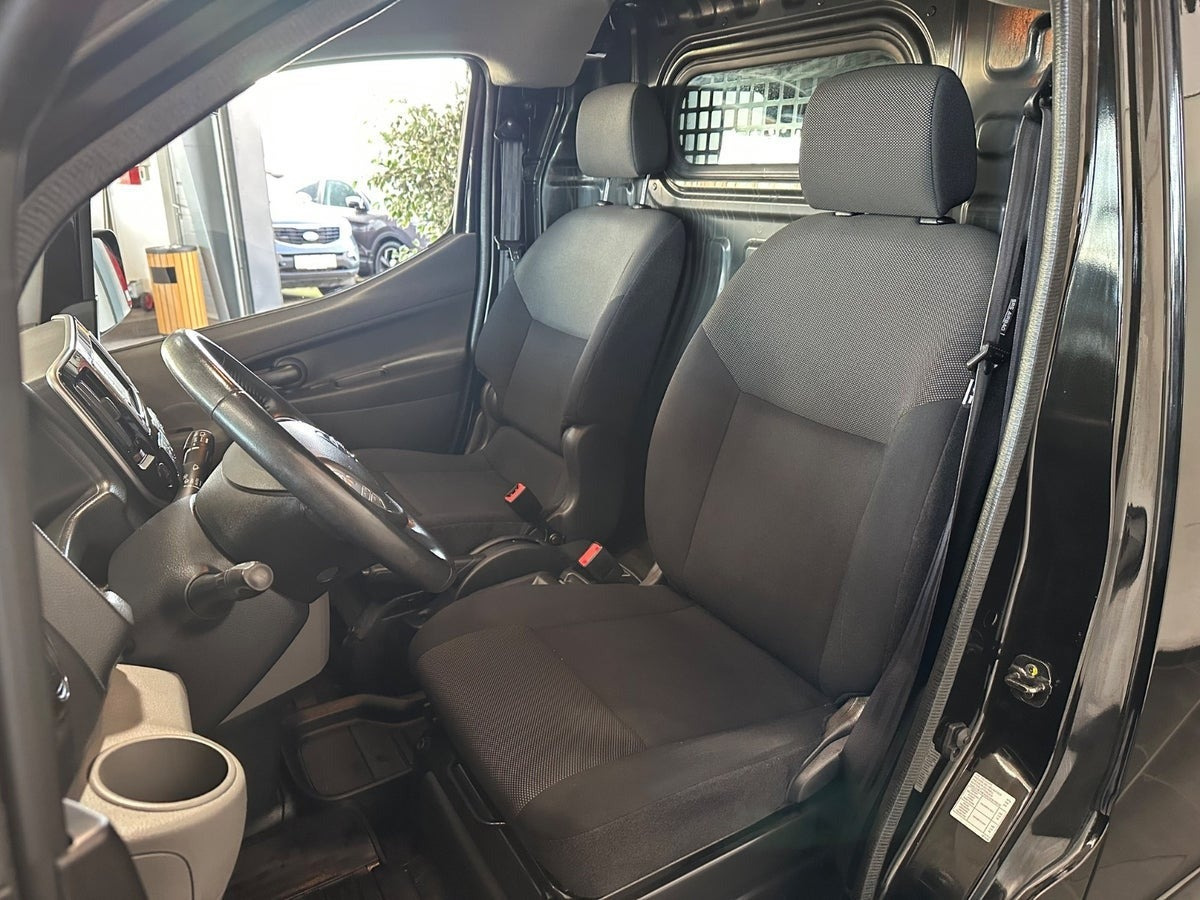 Sort Nissan e-NV200 fra 2022