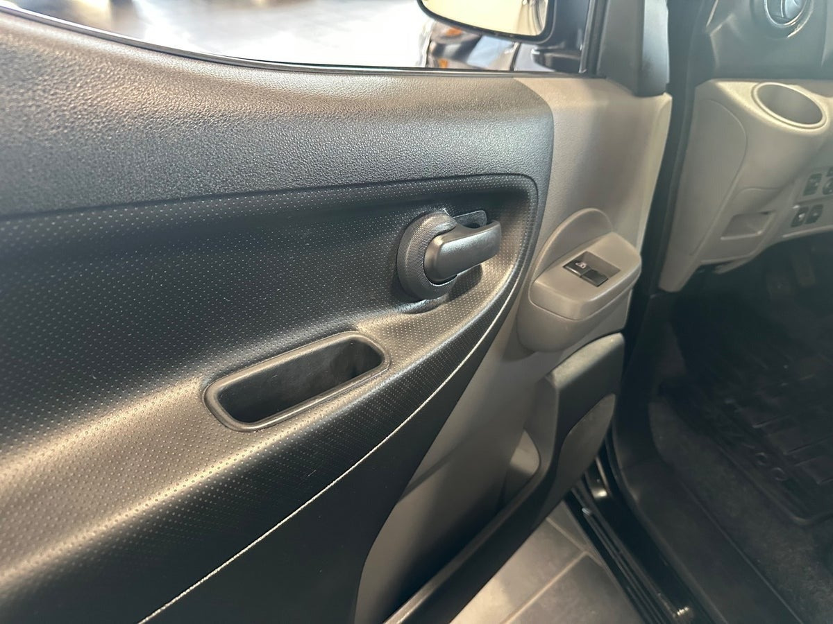 Sort Nissan e-NV200 fra 2022