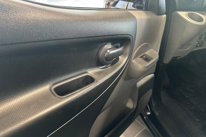 Sort Nissan e-NV200 fra 2022