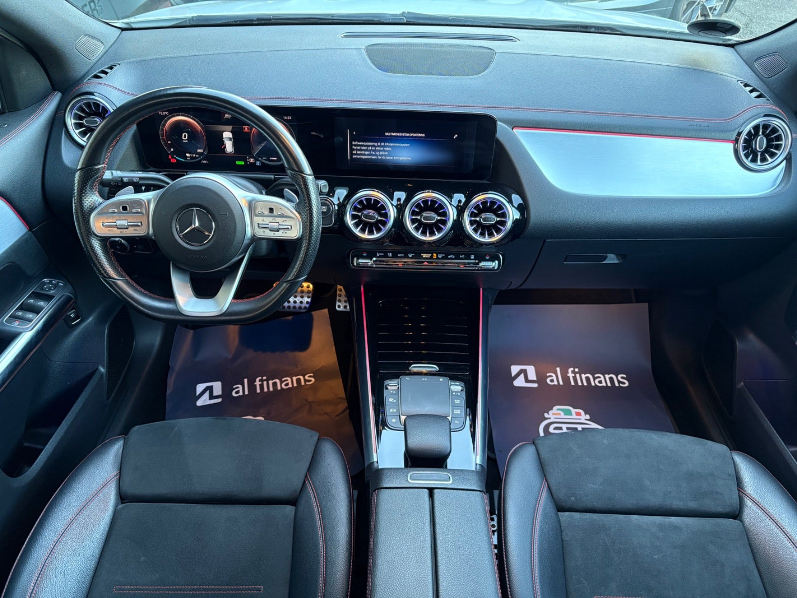 Hvid Mercedes EQA250 fra 2022
