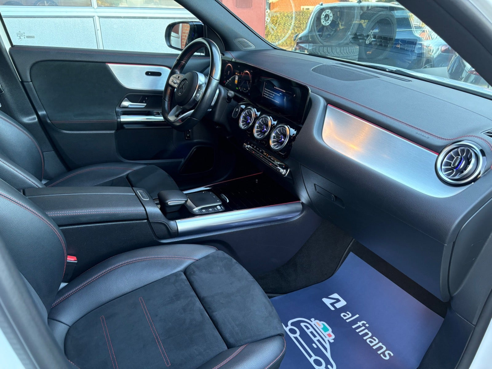 Hvid Mercedes EQA250 fra 2022