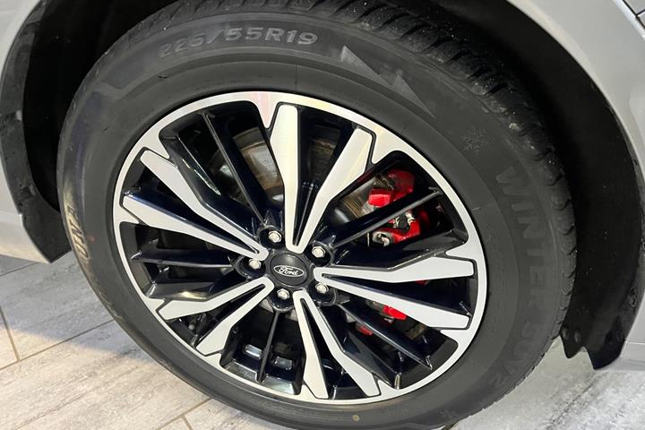Sølv Ford Kuga fra 2020