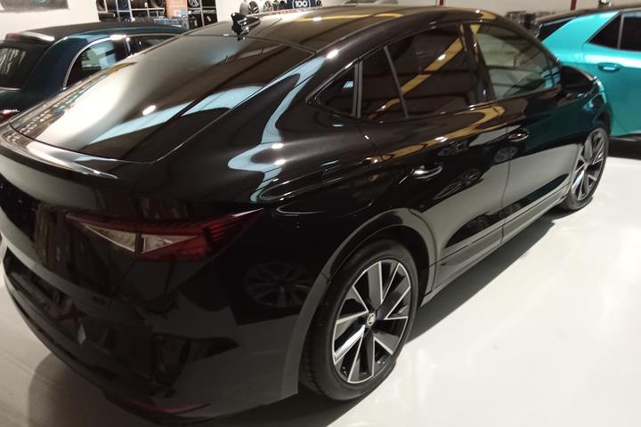 Sort Skoda Enyaq fra 2023
