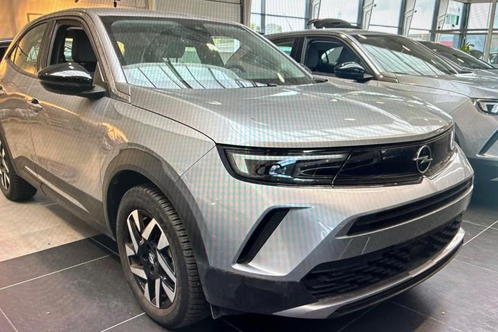 Grå Opel Mokka-e fra 2024