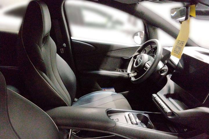 Grå BYD Dolphin fra 2025