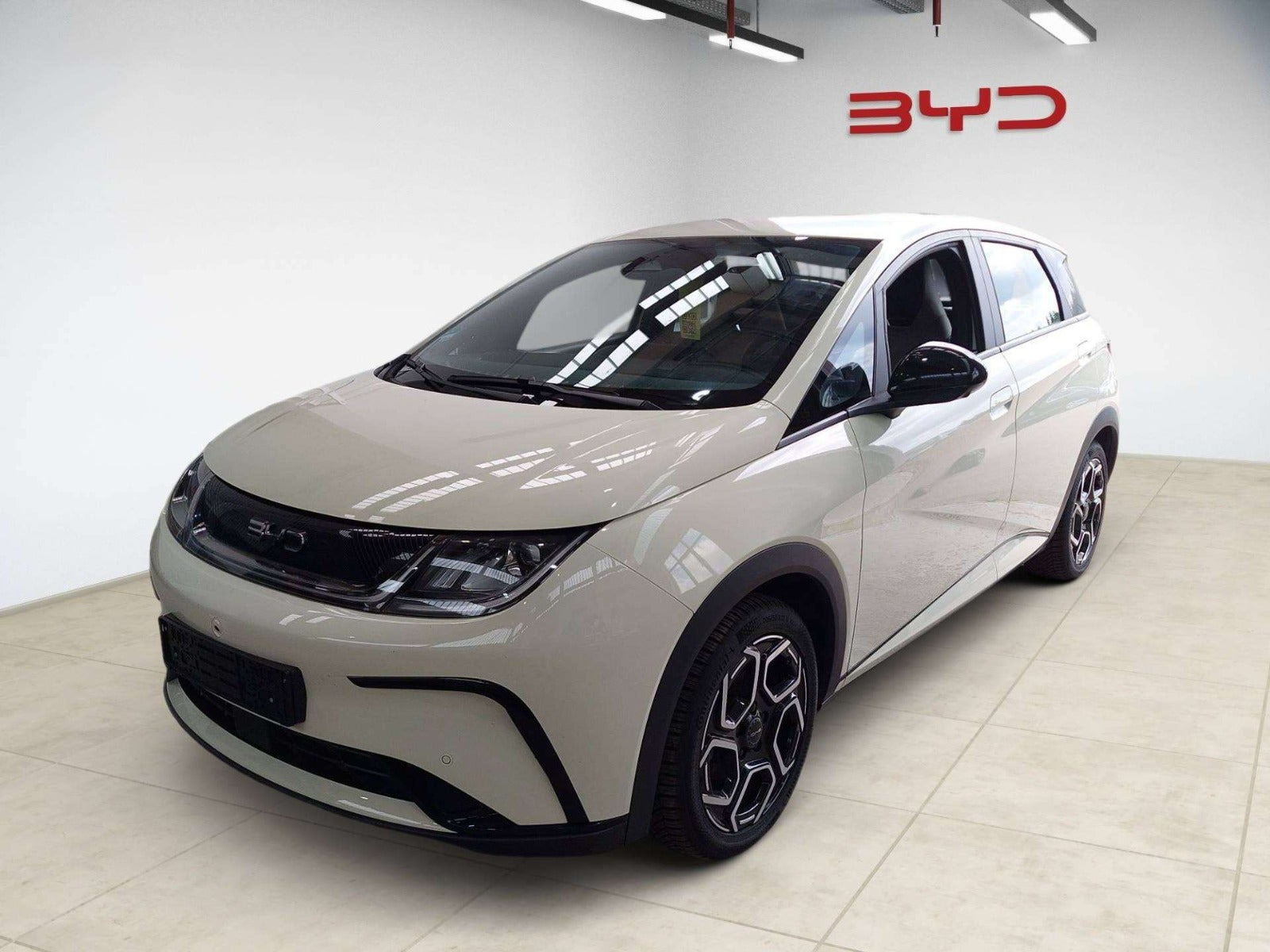Hvid BYD Dolphin fra 2025
