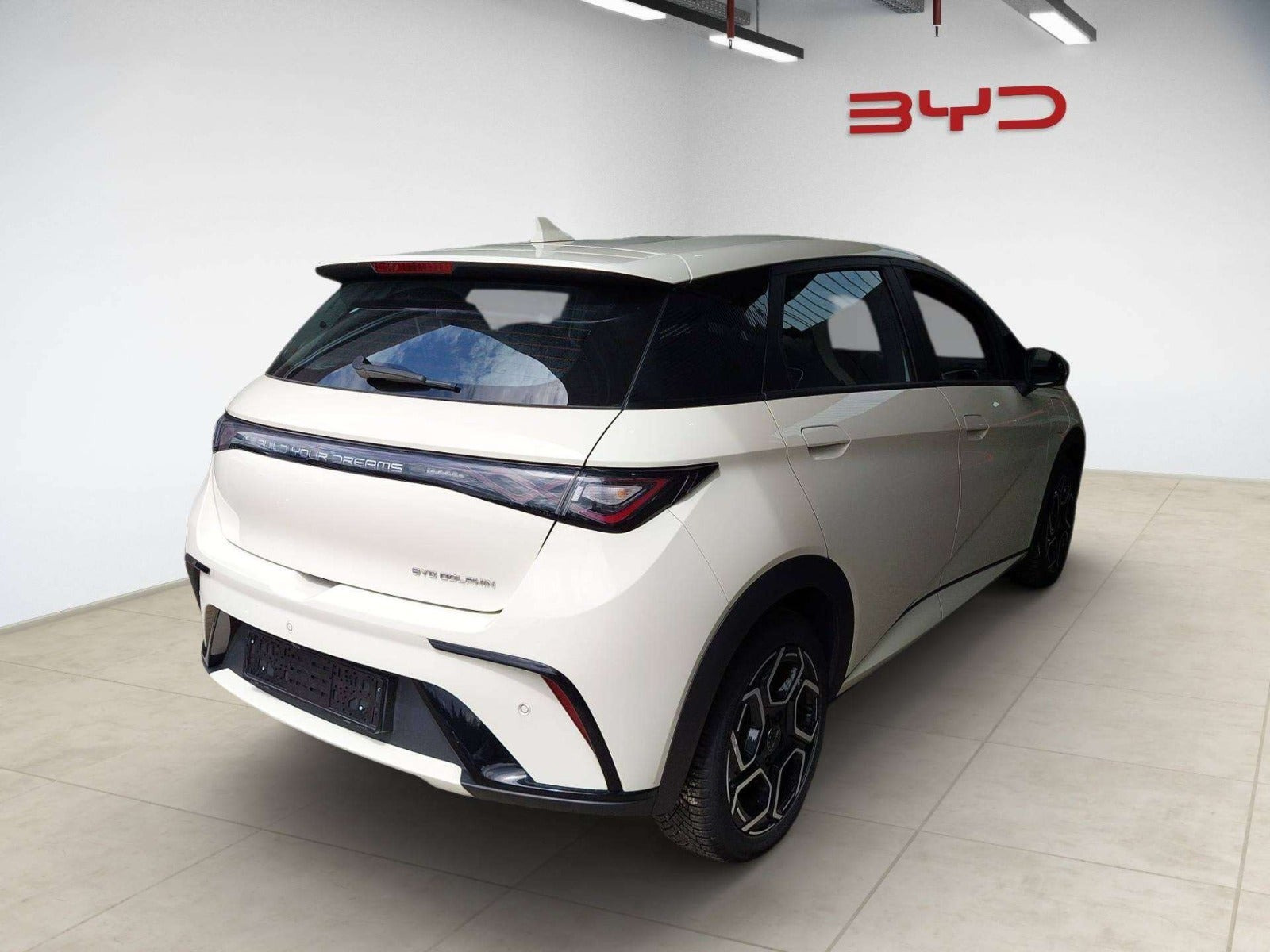Hvid BYD Dolphin fra 2025