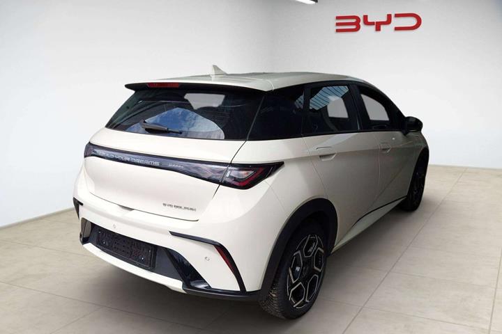 Hvid BYD Dolphin fra 2025