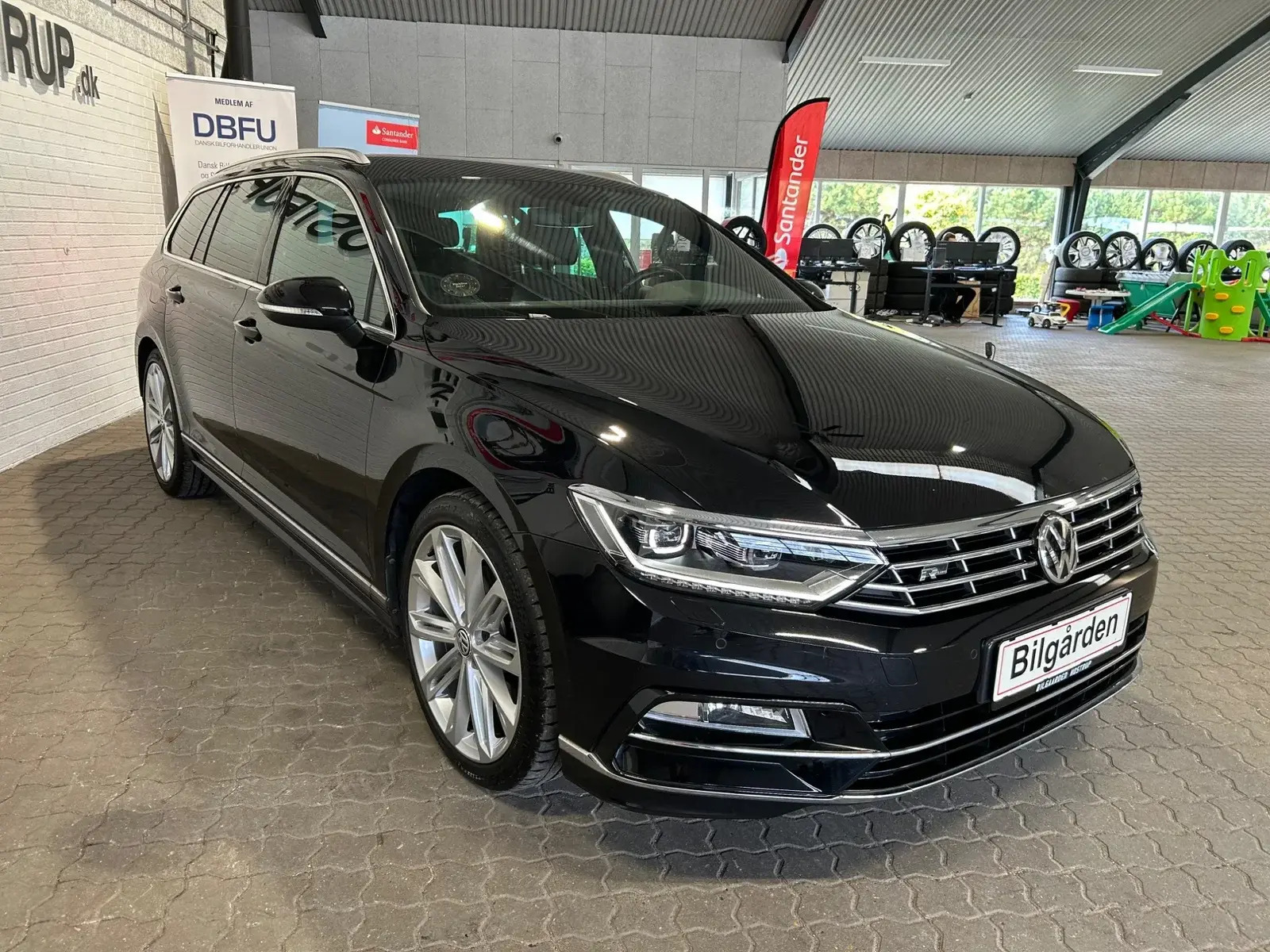 Sort VW Passat fra 2019