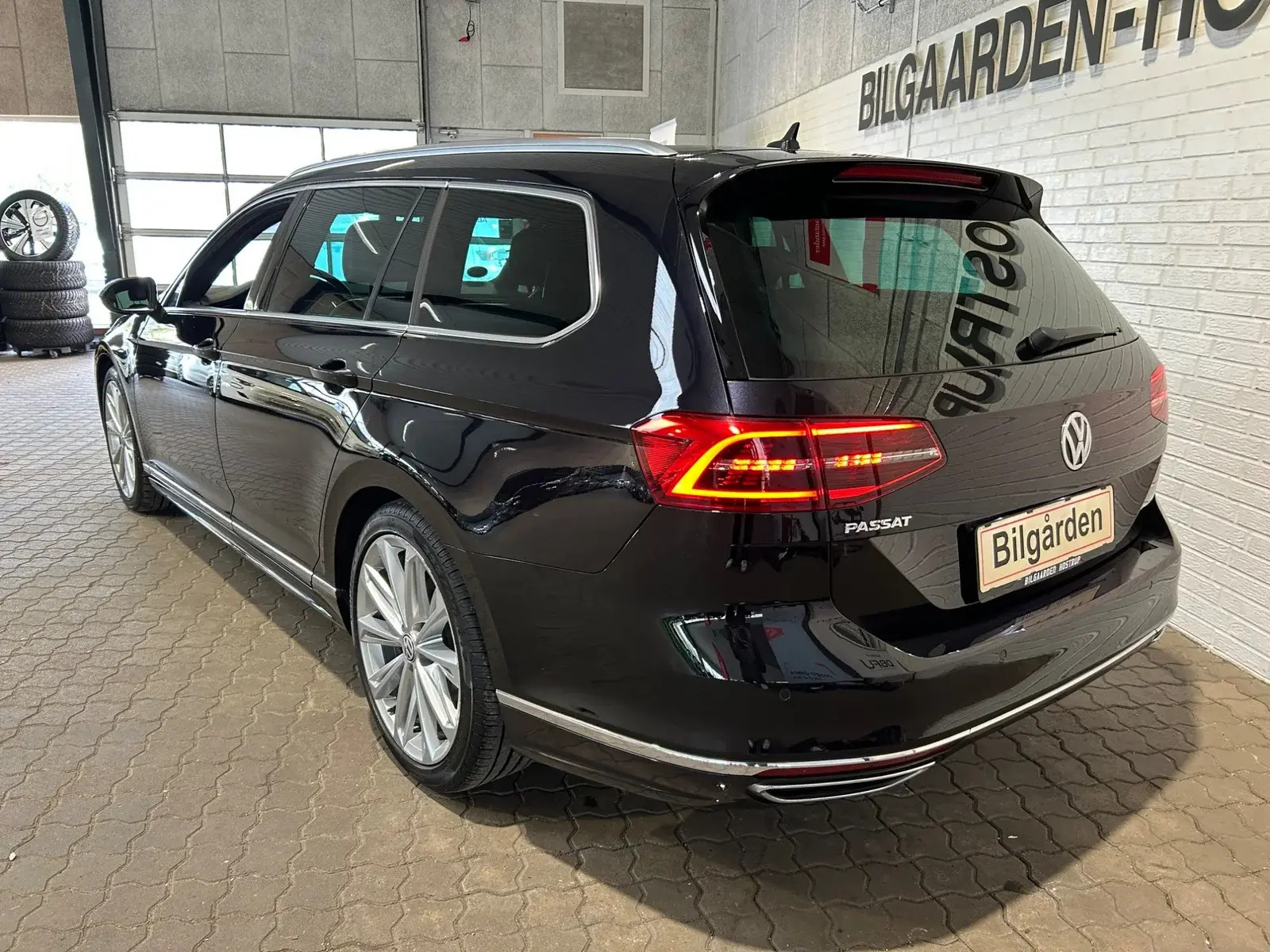 Sort VW Passat fra 2019