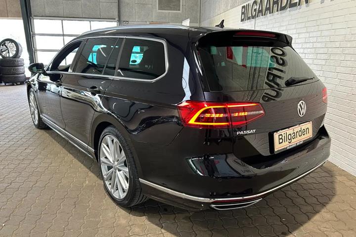 Sort VW Passat fra 2019