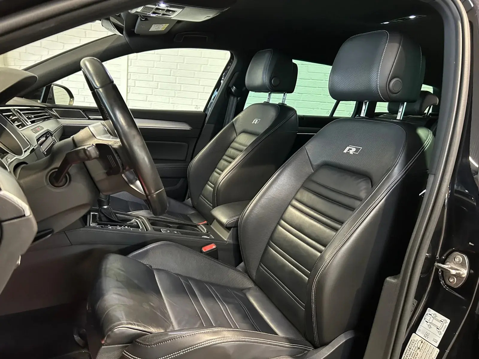 Sort VW Passat fra 2019