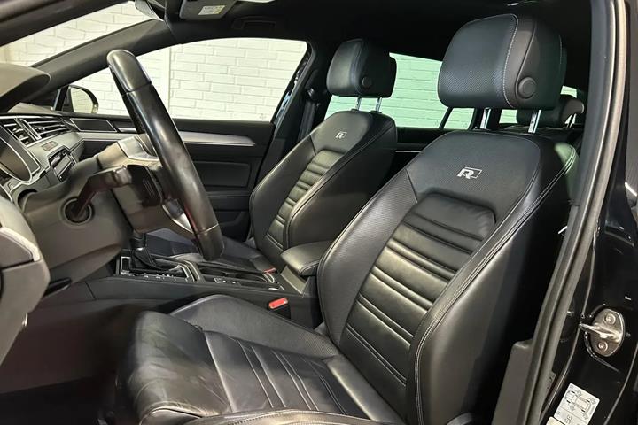 Sort VW Passat fra 2019