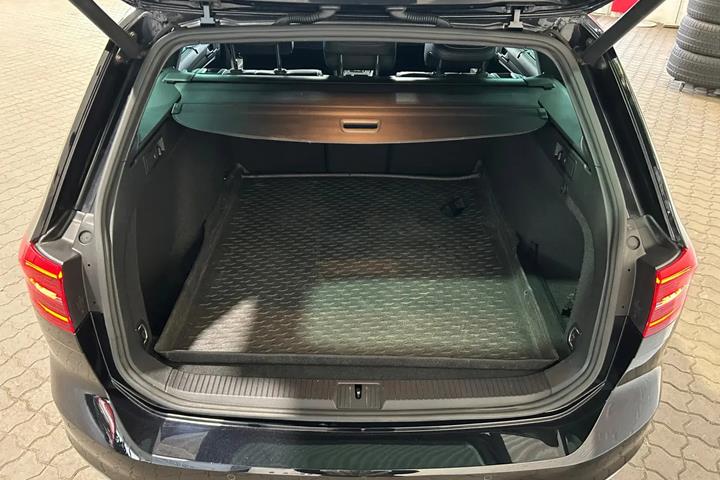 Sort VW Passat fra 2019