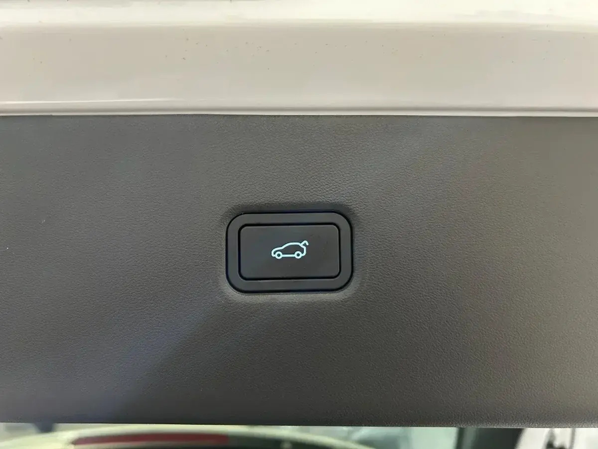 Hvid Xpeng G6 fra 2026