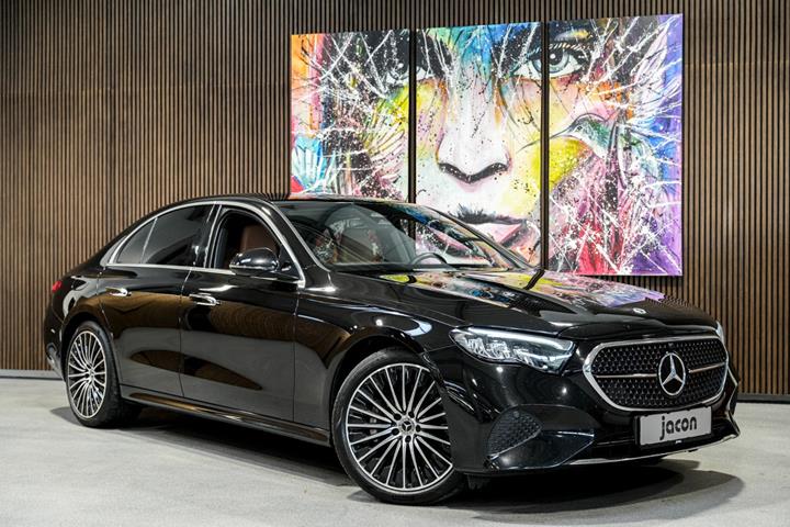Sort Mercedes E300 e fra 2023