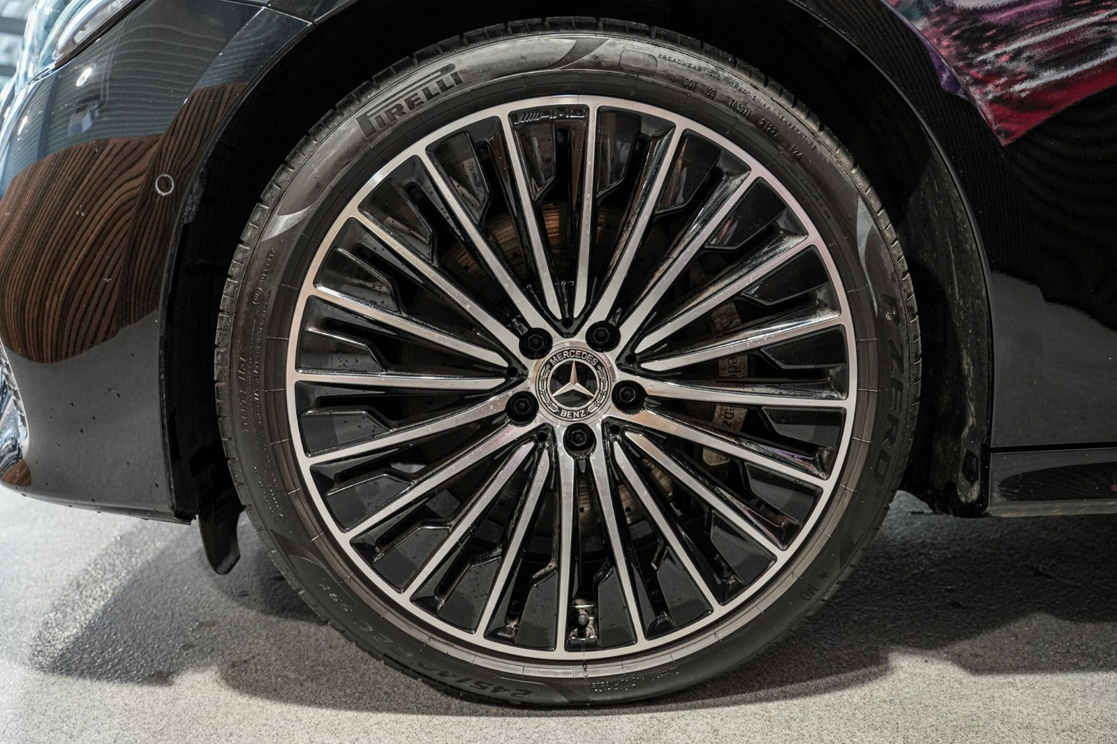 Sort Mercedes E300 e fra 2023
